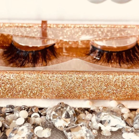 100% 3D Mink Lashes - Picture 3 of 3